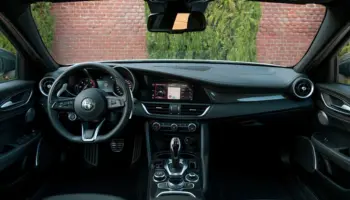 tecnologia di guida alfa romeo Giulia