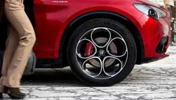 Alfa Romeo Stelvio da Ponginibbi Group piacenza benzina